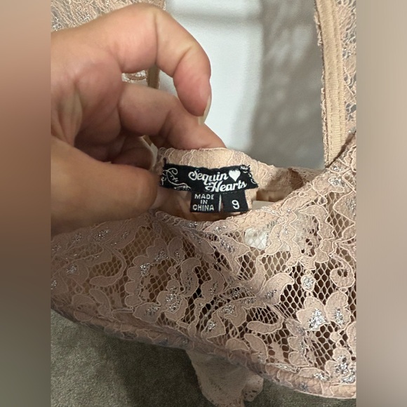 Long Lace w/ Sequins Belt—Dress - Picture 3 of 3